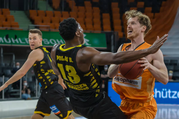 萨拉赫与努 萨拉赫与努